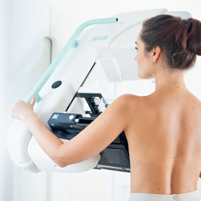 Il ruolo del seno denso nel rischio di tumore al seno: quanto è consapevole la donna?